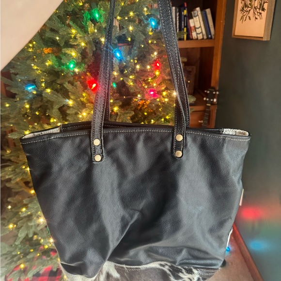 Cowhide Leather Tote Bag - Picture 2 of 5
